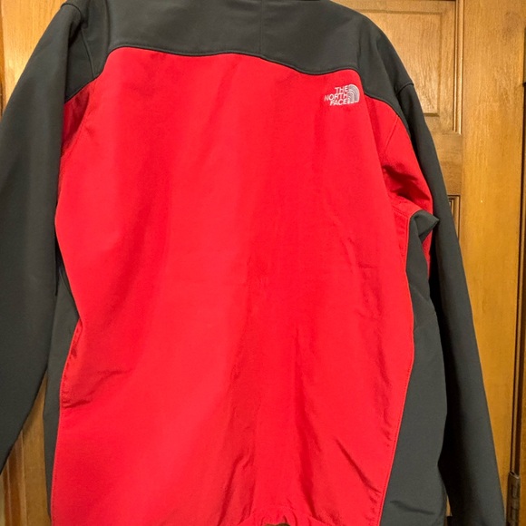 Men’s XXL North Face Jacket, red & black - Picture 7 of 7